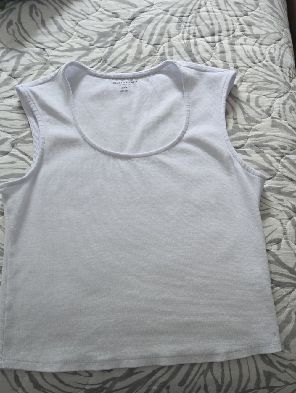 Velvet Heart White Scoop Neck Tank, Worn Once. Medium. Cropped.